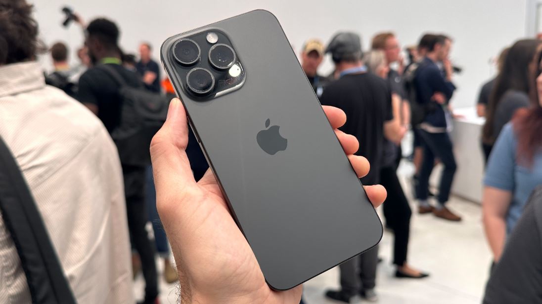 Apple iPhone 15 Pro Max Download Speed a