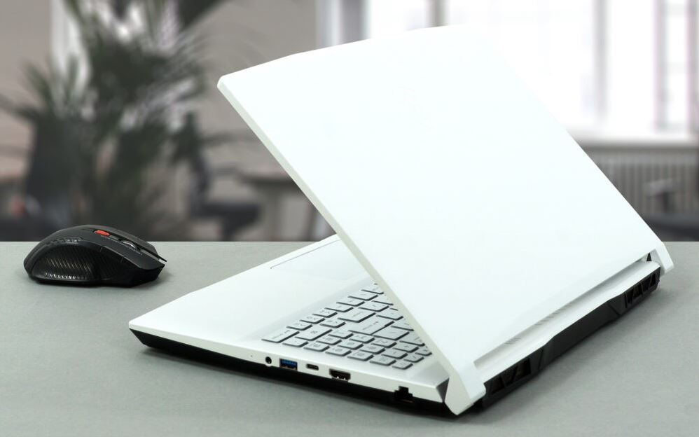 Review of MSI Sword 15 Gaming Laptop Design (5)