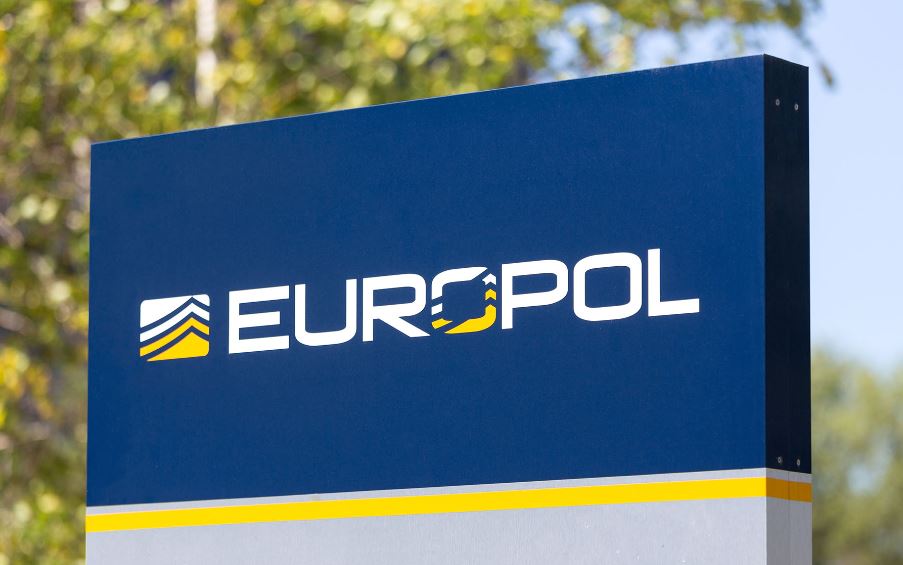 Europol Warn Against Popular Messenger Feature  on WhatsApp