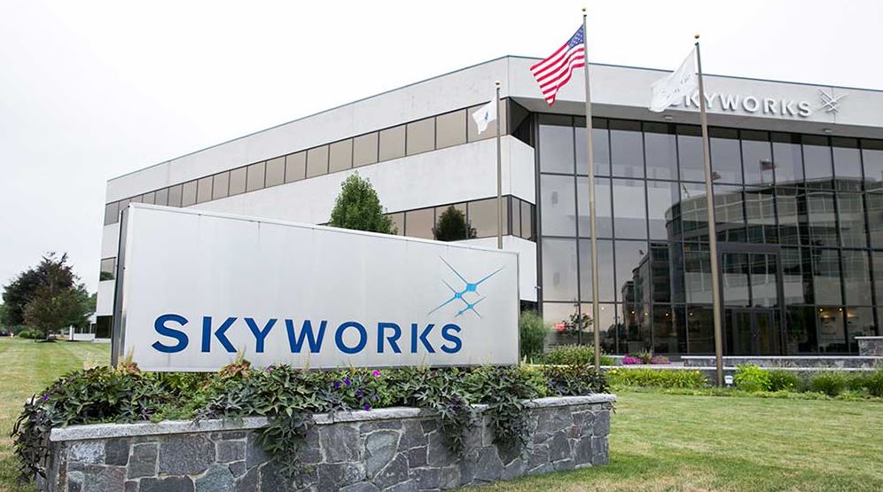 Demand for the iPhone in Free Fall According to Skyworks, an Apple Supplier (1)