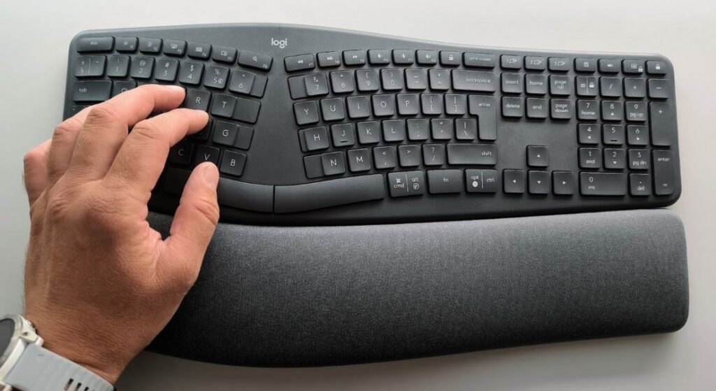 Logitech ERGO K860 Wireless Ergonomic Keyboard Review (17)