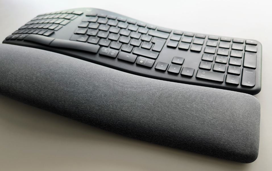 Logitech ERGO K860 Wireless Ergonomic Keyboard Review (20)