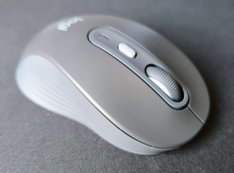 Logitech Signature Slim Combo MK950 Mouse and Keyboard Review (8)