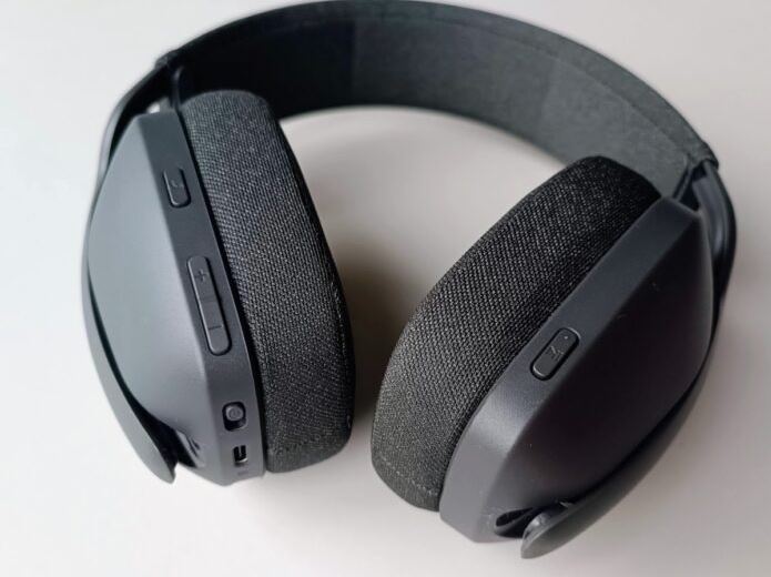 Logitech Zone Vibe 100 Wireless Headphones Review (10)