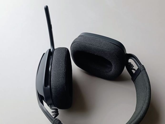 Logitech Zone Vibe 100 Wireless Headphones Review (9)