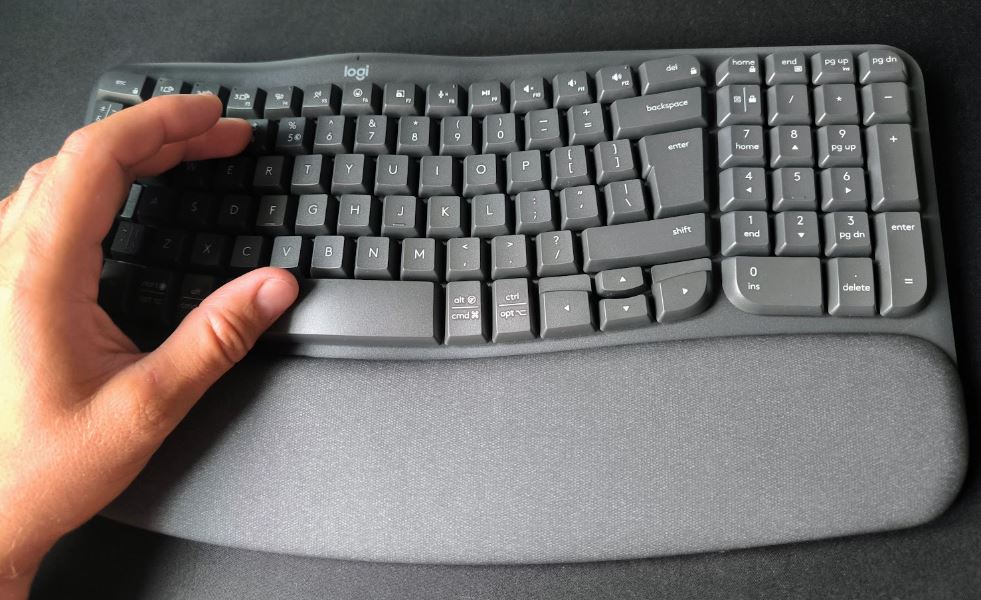 Review of Logitech Wave Keys for Business Ergonomic Keyboard (3)