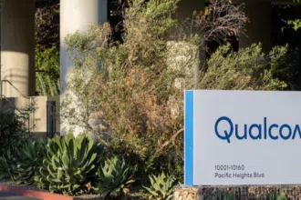 Qualcomm Considers Aquiring Intel's Chip Design Business (2)