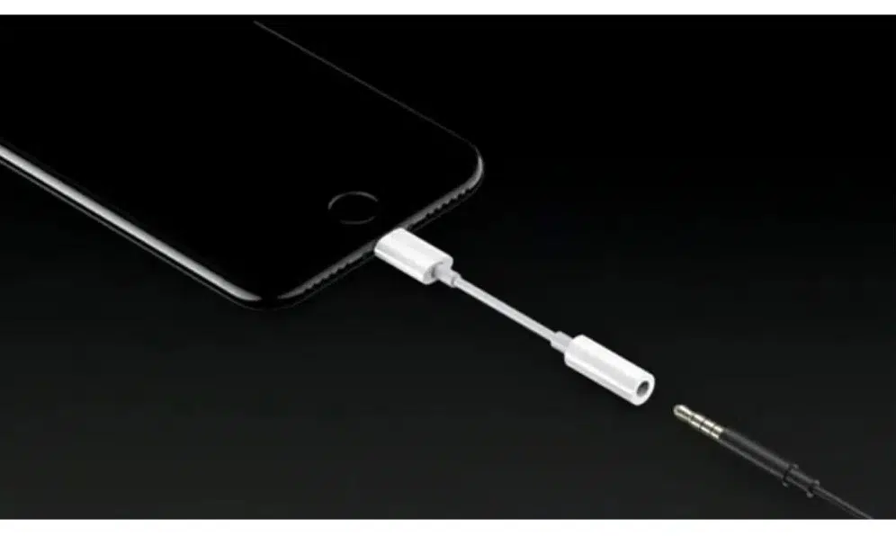 Apple May Retire Its ‘Courageous’ Lightning to Headphone Jack Adapter