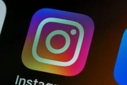 instagram copies a key feature of whatsapp