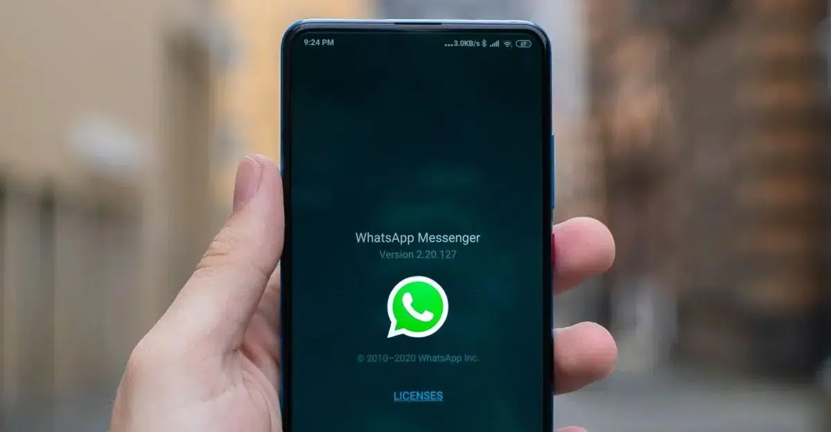 whatsapp says goodbye to green