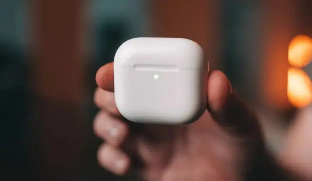 Airpods with camera (1)