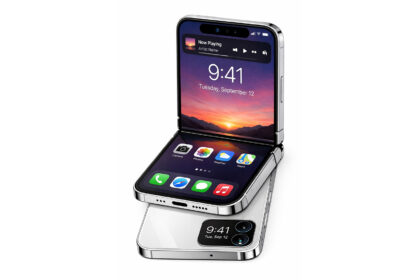 Apple Tests a Clamshell Foldable